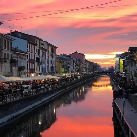 - Duomo And Navigli, Bright With Balcony شقة *