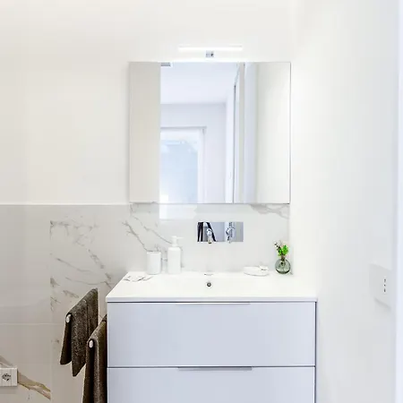 - Duomo And Navigli, Bright With Balcony شقة ميلان