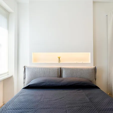 - Duomo And Navigli, Bright With Balcony شقة *