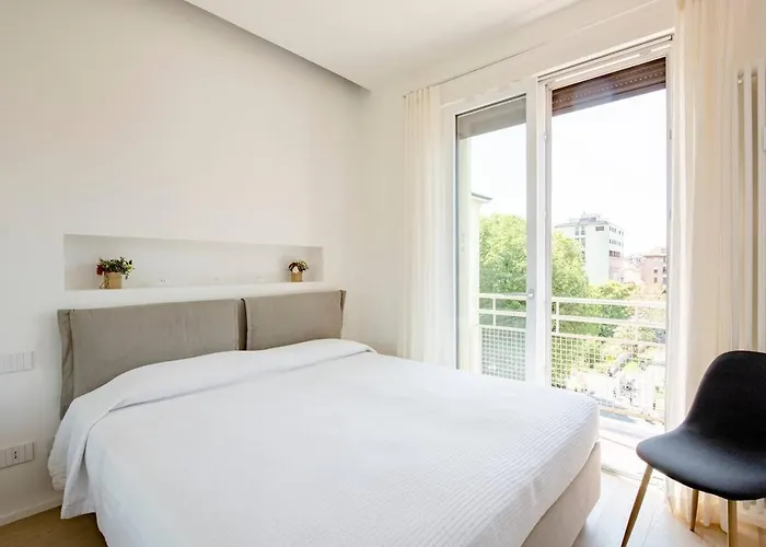 Appartement - Duomo And Navigli, Bright With Balcony