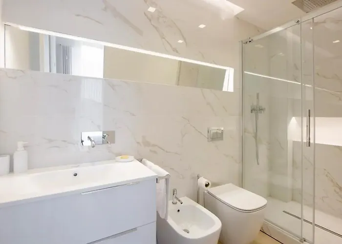 Appartement - Duomo And Navigli, Bright With Balcony