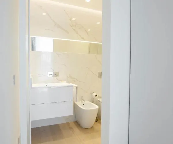 Appartement - Duomo And Navigli, Bright With Balcony Milan