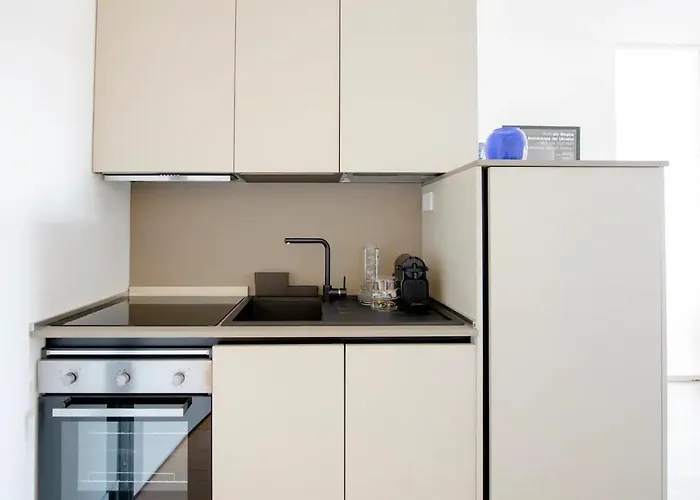 Appartement - Duomo And Navigli, Bright With Balcony Milan