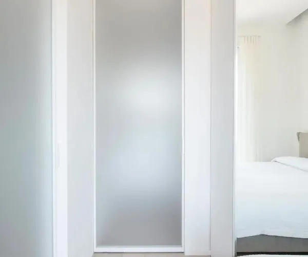 - Duomo And Navigli, Bright With Balcony Appartement