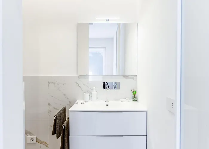 - Duomo And Navigli, Bright With Balcony Appartement Milan