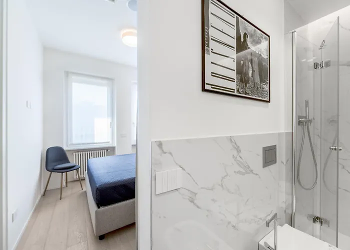 Appartement - Duomo And Navigli, Bright With Balcony Milan