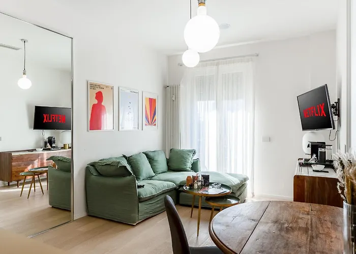 Appartement - Duomo And Navigli, Bright With Balcony Milan